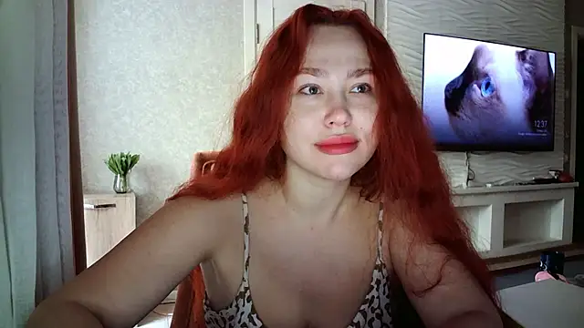 Snapshot of LolaaMint_ chatting on April 21, 2026, 7:47 am LolaaMint online show from April 21, 2026, 7:47 am