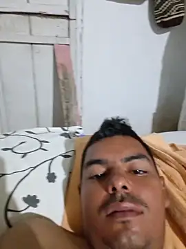 jhoncol231 online show from February 12, 2026, 2:17 am