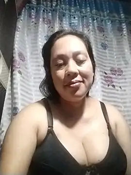 Snapshot of May_Bombs chatting on February 8, 2026, 9:07 pm May Bombs online show from February 8, 2026, 9:07 pm