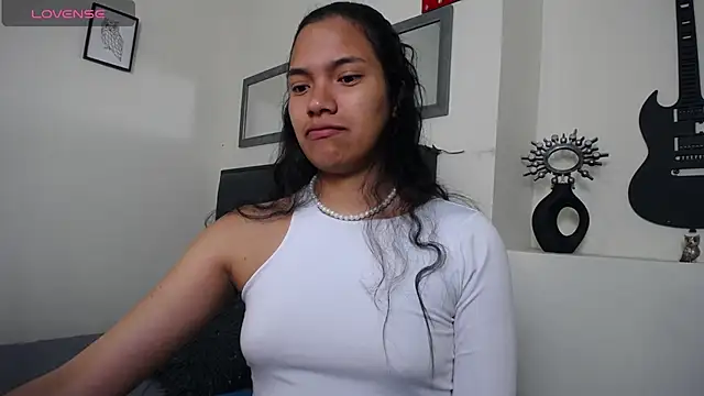 Snapshot of Julieta_Parker chatting on May 27, 2026, 1:13 am Julieta Parker online show from May 27, 2026, 1:13 am