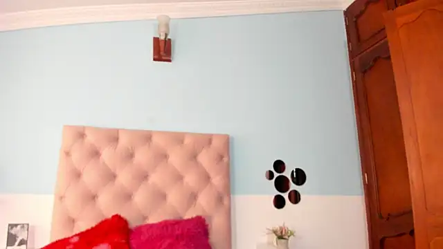 Zoe grey0 online show from February 14, 2026, 1:30 pm