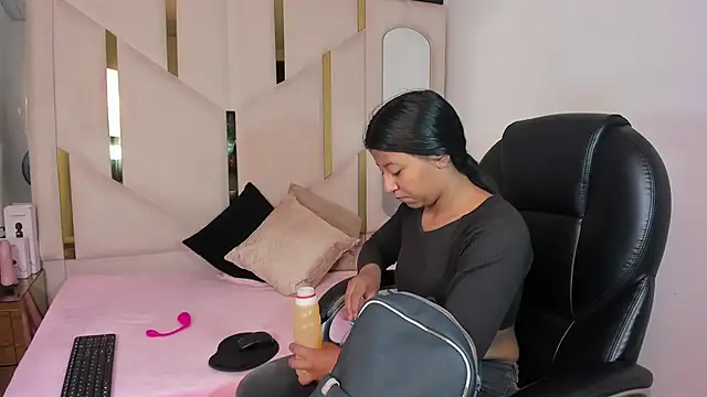 Vaneline2 online show from April 2, 2026, 3:20 pm