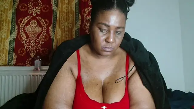 Snapshot of CurvySashia chatting on April 3, 2026, 10:08 pm CurvySashia online show from April 3, 2026, 10:08 pm