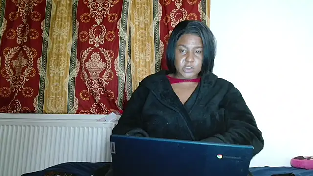 Snapshot of CurvySashia chatting on April 10, 2026, 11:42 pm CurvySashia online show from April 10, 2026, 11:42 pm