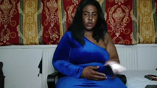 Snapshot of CurvySashia chatting on April 11, 2026, 11:42 pm CurvySashia online show from April 11, 2026, 11:42 pm