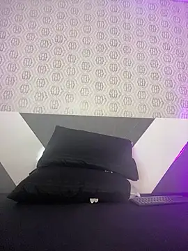 Mia rivers   online show from April 12, 2026, 7:41 pm