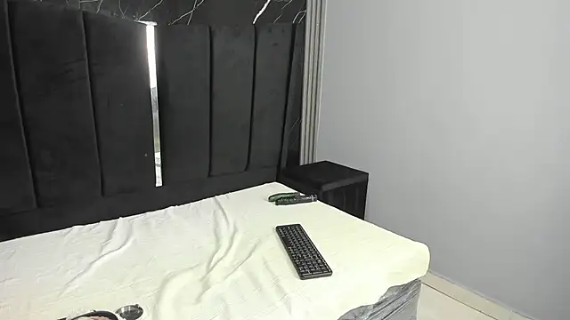 LunaSmithly online show from March 22, 2026, 4:32 pm