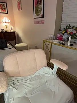 Snapshot of mooviebaby chatting on April 23, 2026, 3:41 am mooviebaby online show from April 23, 2026, 3:41 am