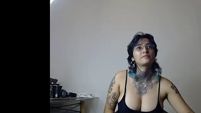 Snapshot of Ivyravens chatting on February 20, 2026, 11:27 pm Ivyravens online show from February 20, 2026, 11:27 pm