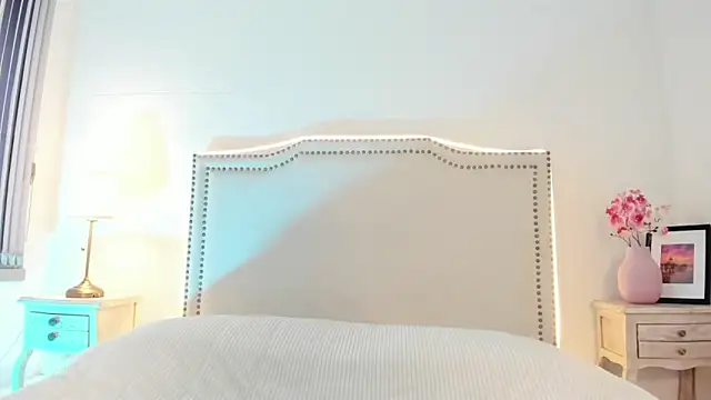 Snapshot of Charlote_Harper chatting on March 10, 2026, 7:41 pm Charlote Harper online show from March 10, 2026, 7:41 pm