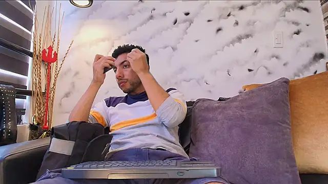 Max Hornye online show from February 23, 2026, 6:49 pm