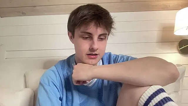 Snapshot of NoahhSkye chatting on February 15, 2026, 1:02 am NoahhSkye online show from February 15, 2026, 1:02 am