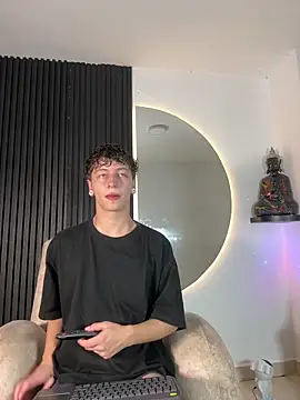 ARON LUXX online show from February 14, 2026, 3:03 am