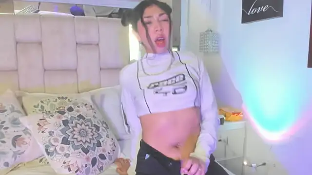 Eva cute7 online show from April 15, 2026, 2:18 am