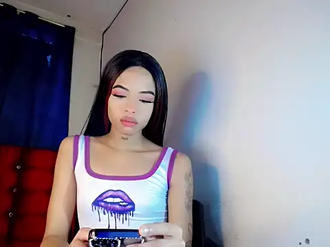 DahliaGill online show from June 8, 2026, 4:51 pm