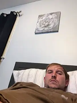 youngandhung2002 online show from February 5, 2026, 11:20 pm