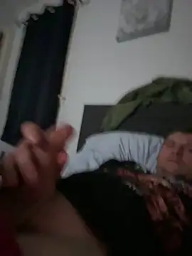 youngandhung2002 online show from February 11, 2026, 1:32 am