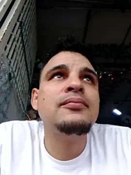 Snapshot of polla_large_active chatting on April 13, 2026, 2:22 pm polla large active online show from April 13, 2026, 2:22 pm