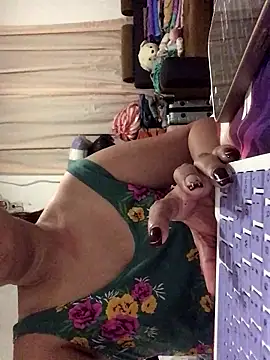 lady candy85 online show from February 5, 2026, 5:50 pm