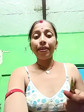 Snapshot of Cut_it73 chatting on February 18, 2026, 12:23 pm Cut it73 online show from February 18, 2026, 12:23 pm