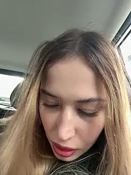 Snapshot of blonde_exe chatting on May 16, 2026, 9:28 am blonde exe online show from May 16, 2026, 9:28 am