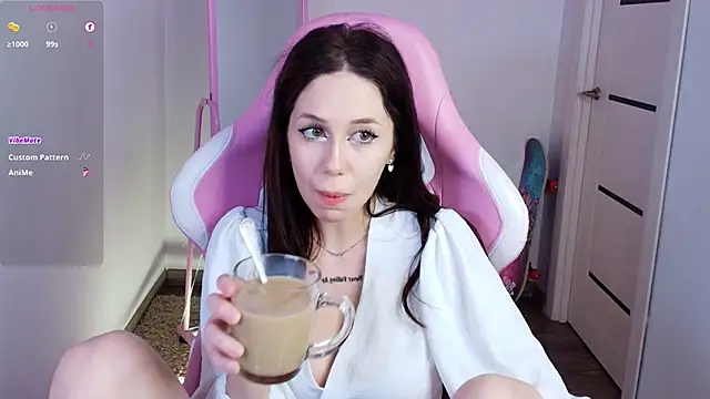 Snapshot of laylaura chatting on February 26, 2026, 8:35 am laylaura online show from February 26, 2026, 8:35 am