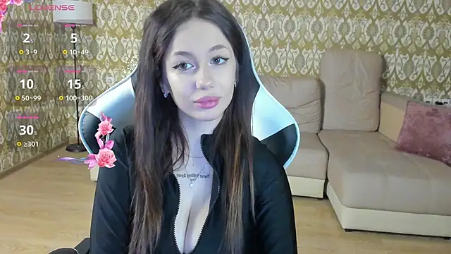 laylaura online show from May 13, 2026, 10:01 am