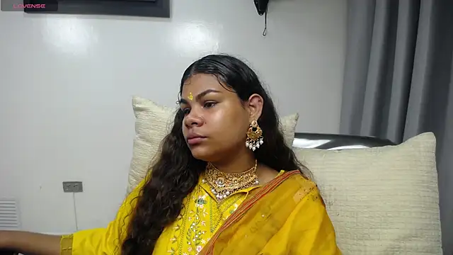 yaazhinii online show from April 7, 2026, 11:54 am