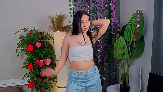 Snapshot of RoxannRunk chatting on February 16, 2026, 6:20 am RoxannRunk online show from February 16, 2026, 6:20 am