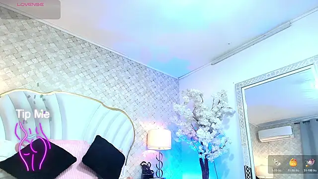 YazminJenner online show from May 23, 2026, 6:18 am