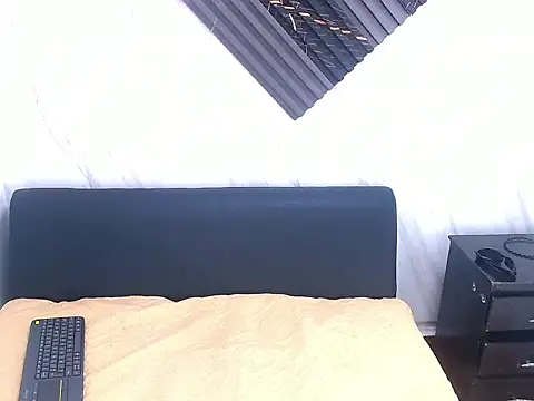 Snapshot of SamiSaturno chatting on February 9, 2026, 7:07 pm SamiSaturno online show from February 9, 2026, 7:07 pm