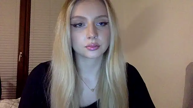 Snapshot of MayaWetDream chatting on February 24, 2026, 8:51 pm MayaWetDream online show from February 24, 2026, 8:51 pm