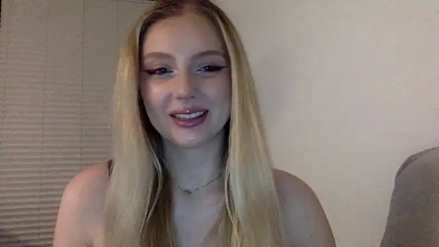 Snapshot of MayaWetDream chatting on March 1, 2026, 4:42 pm MayaWetDream online show from March 1, 2026, 4:42 pm