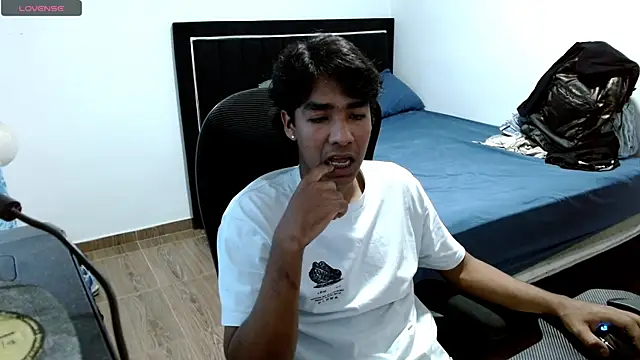 Snapshot of Pedestal_diamant chatting on February 18, 2026, 8:05 pm Pedestal diamant online show from February 18, 2026, 8:05 pm