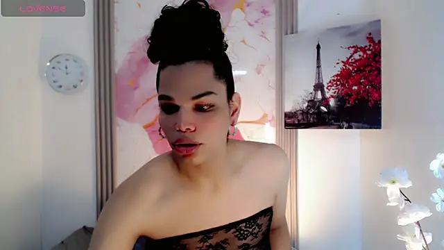 Snapshot of Zonce_shimer chatting on May 11, 2026, 7:33 pm Zonce shimer online show from May 11, 2026, 7:33 pm