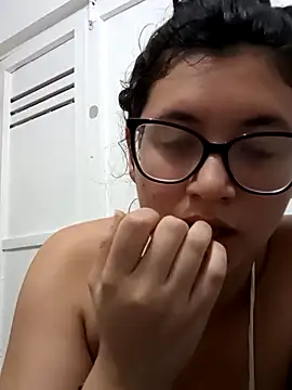 Snapshot of Dahlia-Rose chatting on February 28, 2026, 4:02 am Dahlia-Rose online show from February 28, 2026, 4:02 am