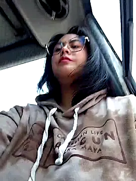 Snapshot of Mari-98 chatting on March 1, 2026, 4:31 pm Mari-98 online show from March 1, 2026, 4:31 pm