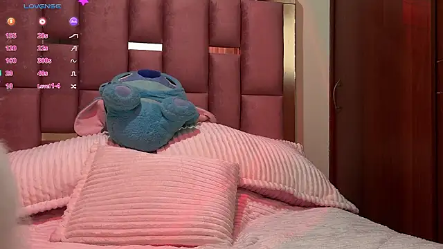 Snapshot of Zaphiroo_10 chatting on February 27, 2026, 9:26 pm Zaphiroo 10 online show from February 27, 2026, 9:26 pm