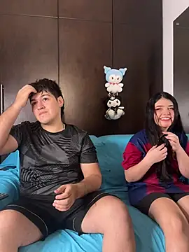 EmilyAndAndrew online show from March 27, 2026, 4:07 am