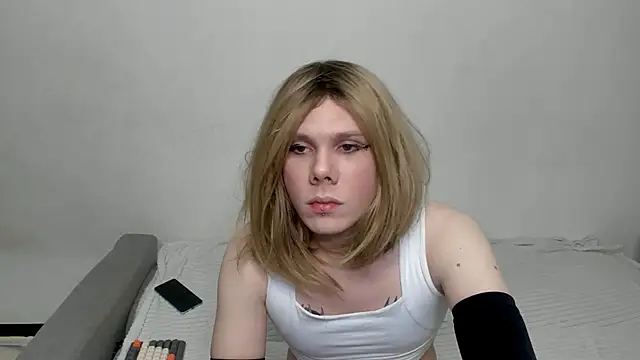 Snapshot of SnezanaLive chatting on February 13, 2026, 10:06 pm SnezanaLive online show from February 13, 2026, 10:06 pm