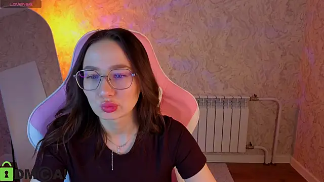  Kiki angel  online show from February 21, 2026, 3:51 am