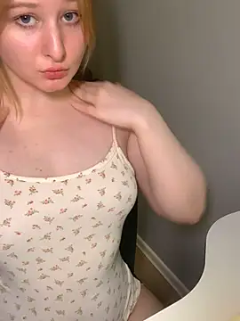 Snapshot of MargoPinky1 chatting on May 7, 2026, 7:41 pm MargoPinky1 online show from May 7, 2026, 7:41 pm