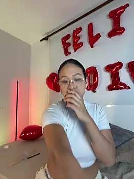 Snapshot of HoneyDolllXXX chatting on February 16, 2026, 12:07 am HoneyDolllXXX online show from February 16, 2026, 12:07 am