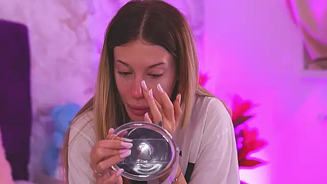 Snapshot of EllinaNuria chatting on February 21, 2026, 4:13 am EllinaNuria online show from February 21, 2026, 4:13 am