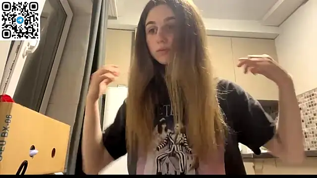 Snapshot of LovelySilk_63 chatting on June 21, 2026, 6:54 pm LovelySilk 63 online show from June 21, 2026, 6:54 pm