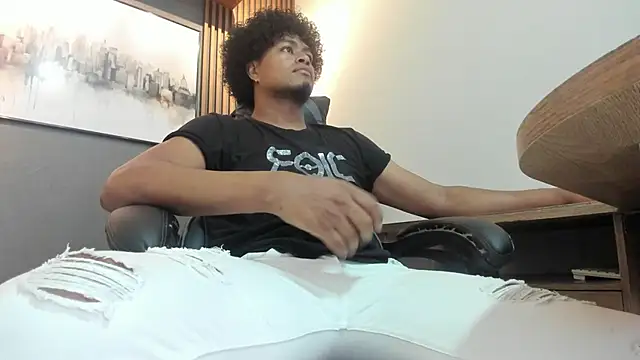 Snapshot of Kai_Moreno chatting on February 14, 2026, 7:32 pm Kai Moreno online show from February 14, 2026, 7:32 pm