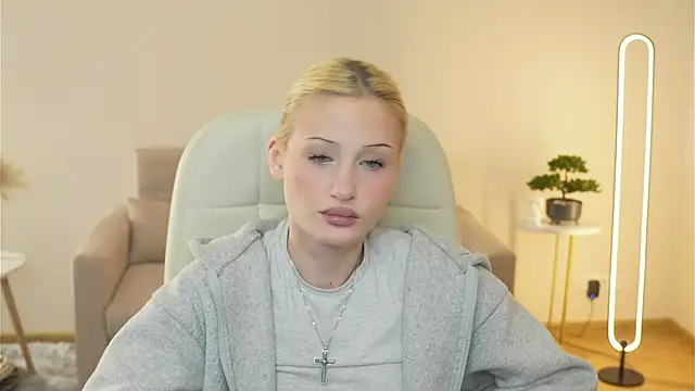 Snapshot of LolaStusse chatting on February 11, 2026, 10:53 am LolaStusse online show from February 11, 2026, 10:53 am