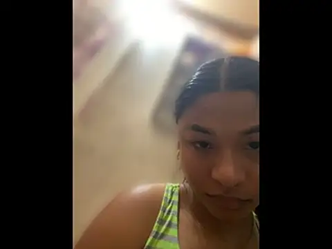 Snapshot of Romie_rous chatting on June 19, 2026, 4:44 pm Romie rous online show from June 19, 2026, 4:44 pm