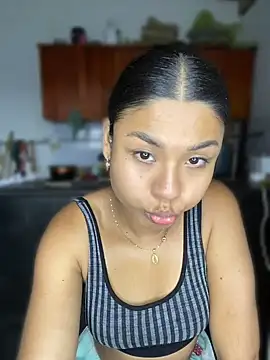Snapshot of Romie_rous chatting on July 9, 2026, 1:15 pm Romie rous online show from July 9, 2026, 1:15 pm
