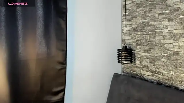 ASHLEY COLLINS1 online show from March 4, 2026, 1:06 pm